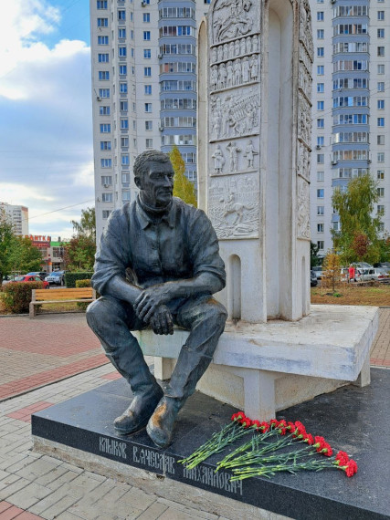 19 октября исполнилось 85 лет со дня рождения Народного художника России, уроженца Курской области Вячеслава Михайловича Клыкова..